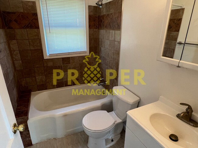 Foto del edificio - 2 bedrooms 1 bathroom house