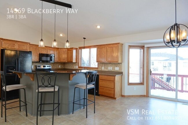 Building Photo - Available May 1st - Won't Last, 3 Bed 2.5 ...