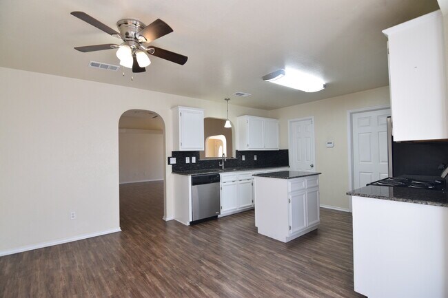 Building Photo - 5011 Fawn Dr