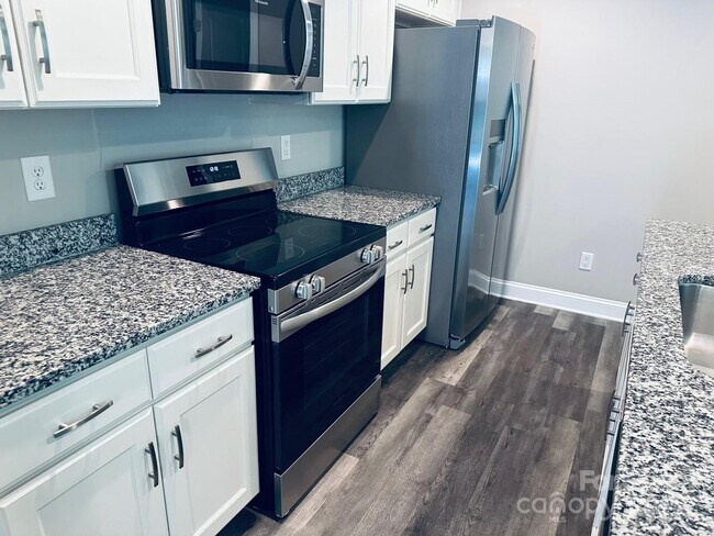 Foto del edificio - 2227 Haines St