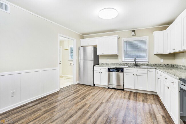 Building Photo - 2430 Fern Valley Ct
