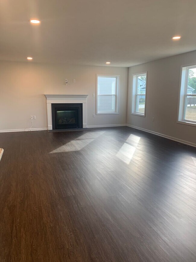 Building Photo - Three-bedroom townhome in Grays Woods HOA
