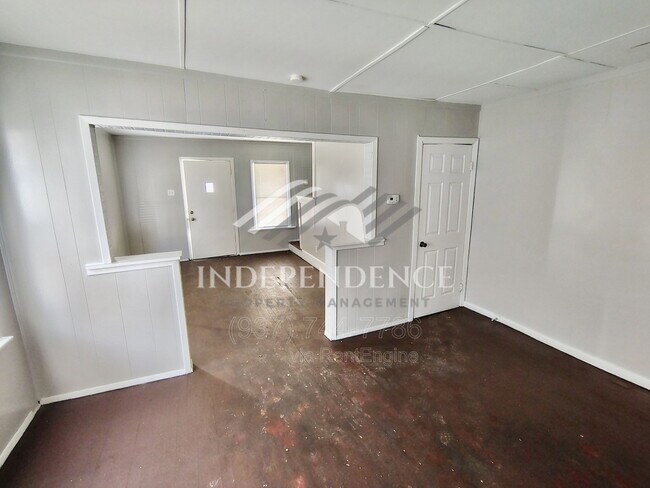 Building Photo - 515 Mertland Ave