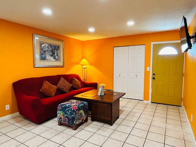 Foto del edificio - 8871 Belmont St