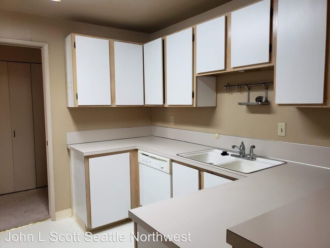 Building Photo - 2 br, 1 bath House - 5225 50th Avenue NE #205