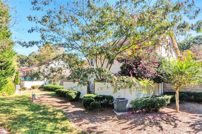 Foto del edificio - 4324 Village Oaks Ln