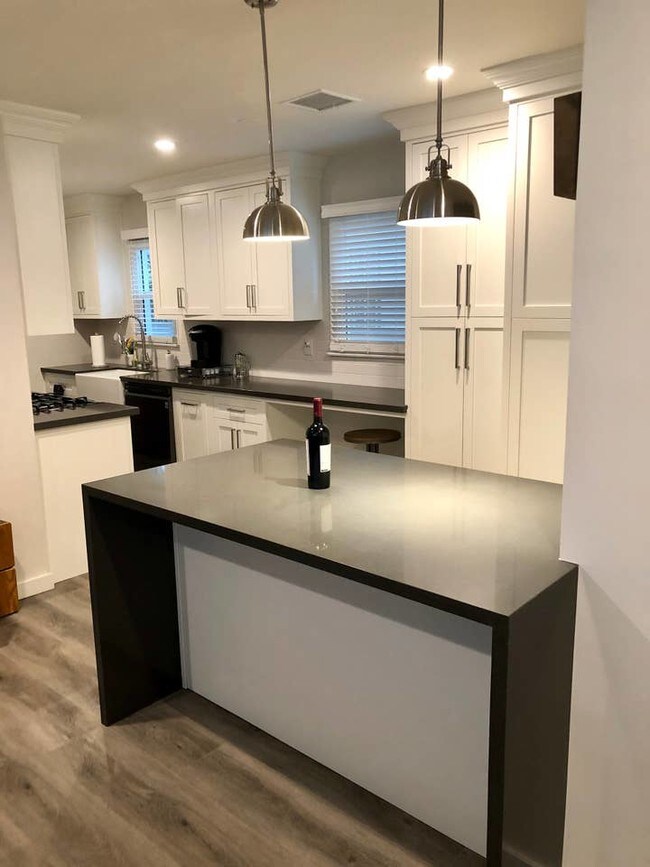 Kitchen - 4459 Centinela S Ave