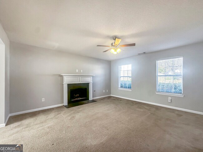 Foto del edificio - 3901 Swooping Ct