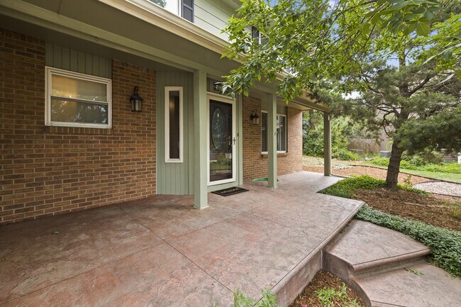 Foto del edificio - 5647 Old Farm Cir E