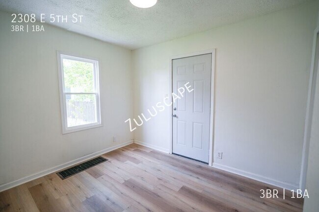 Foto del edificio - 2308 E 5th St