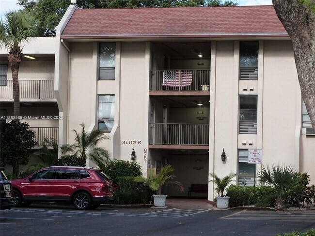 Foto del edificio - 6751 N University Dr