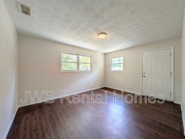 Building Photo - 7047 Red Robin Dr