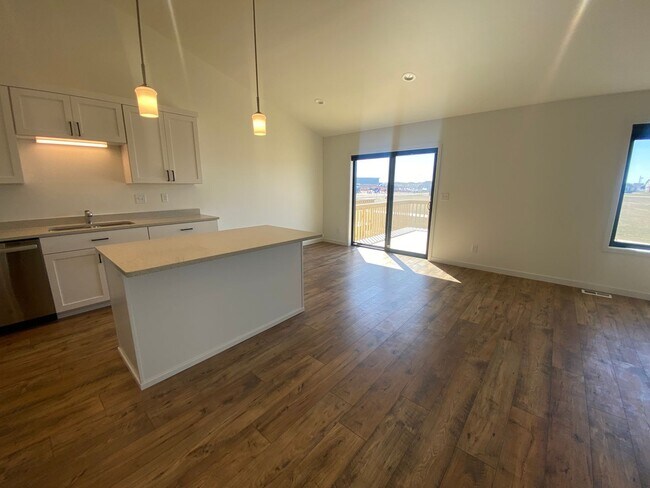 Building Photo - $2,095 3 Bed, 3 Bath, Modern, Private Deck...