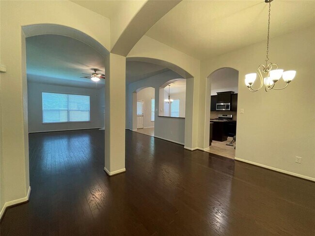 Foto del edificio - 127 Clearmont Pl