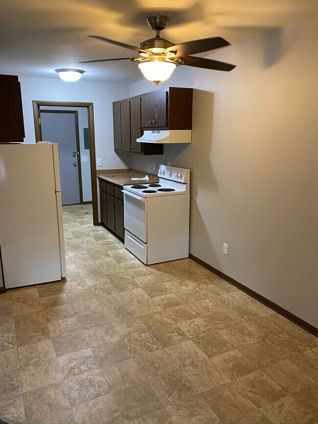Kitchen - 1638 Sunfield St