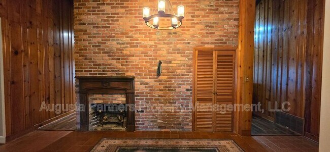 Foto del edificio - 289 Ashbrook Dr
