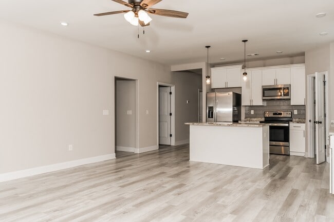 Building Photo - 219 Beau Claire Cir