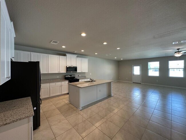 Building Photo - 10901 Mickelson Dr