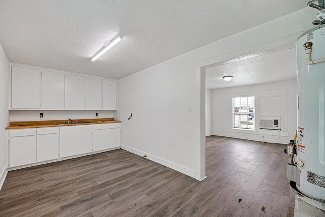 Building Photo - 4901 Stimson St