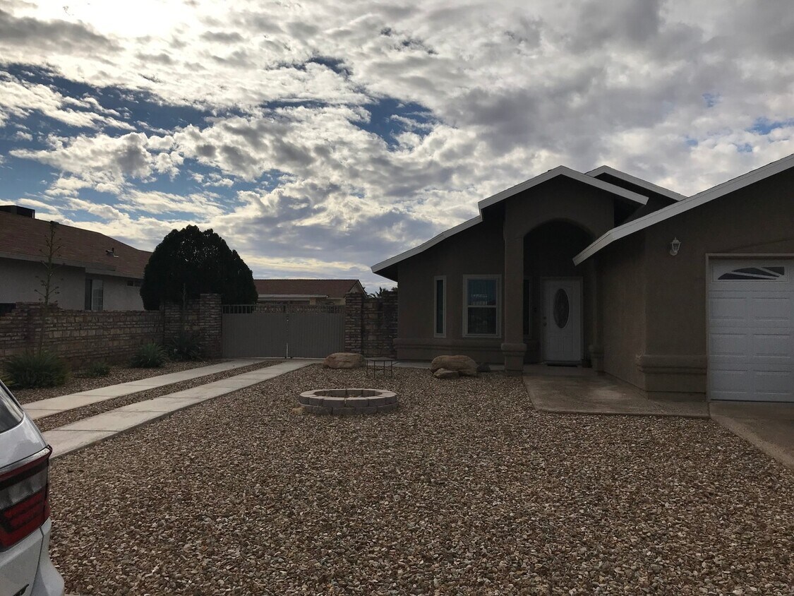 Primary Photo - VILLA CHAPARRAL