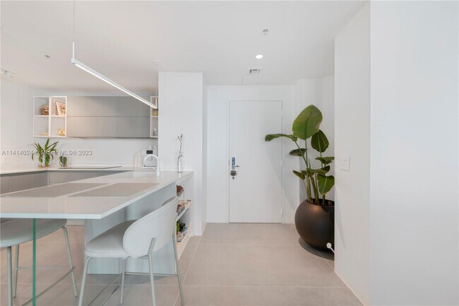 Building Photo - 300 S Biscayne Blvd