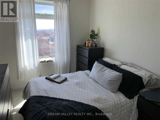 Photo du bâtiment - 7325 Markham Rd