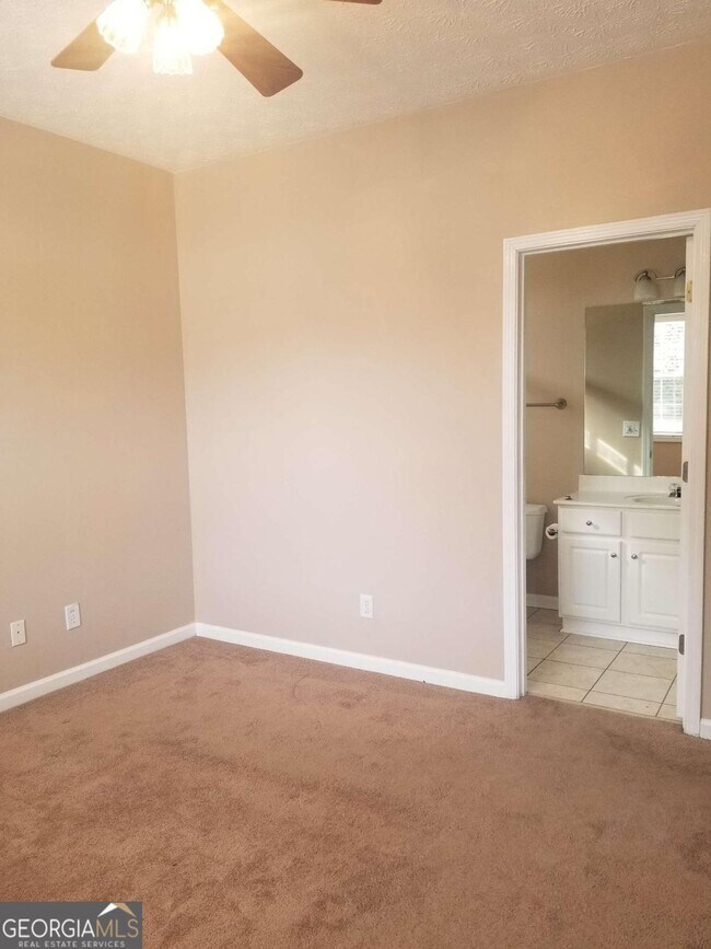 Foto del edificio - 520 Windcroft Cir NW