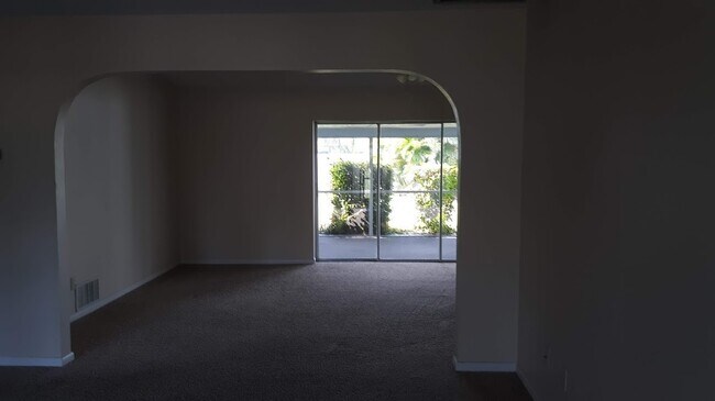 Building Photo - 3832 SE 7th Ave