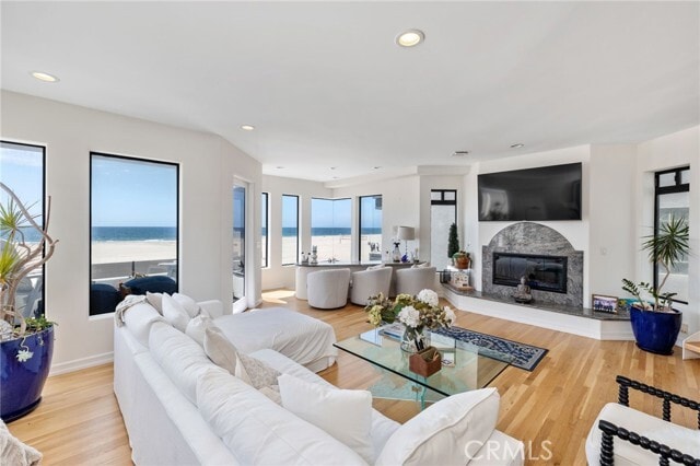 Building Photo - 536 The Strand