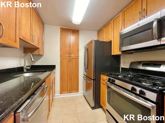 Building Photo - 4 Sherman Rd