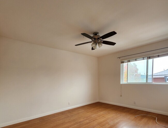 Master bedroom - 2677 Centinela Ave