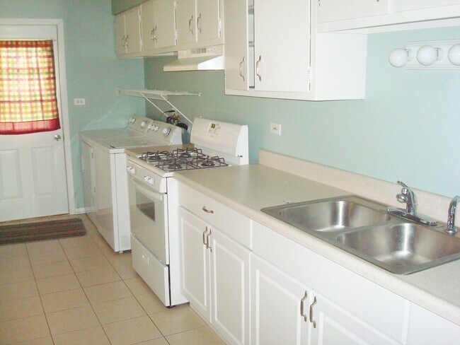 Foto del edificio - 16840 Highview Ave