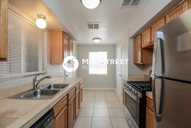 Foto del edificio - 3 Bedroom Pet-Friendly Home in TUCSON, AZ with Main Street Renewal