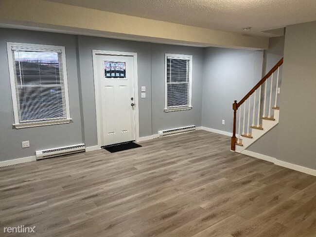 Building Photo - 2 br, 1 bath Townhome - 477 Birch Street