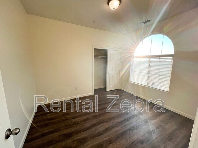 Building Photo - 4388 Bixby Way