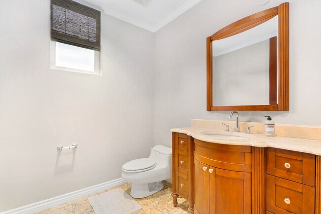 Foto del edificio - 632 N Kings Rd