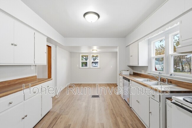 Foto del edificio - 607 W Grand Ave