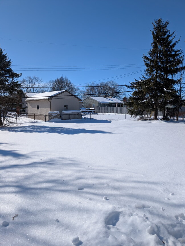 Building Photo - 5243 Conklin Dr