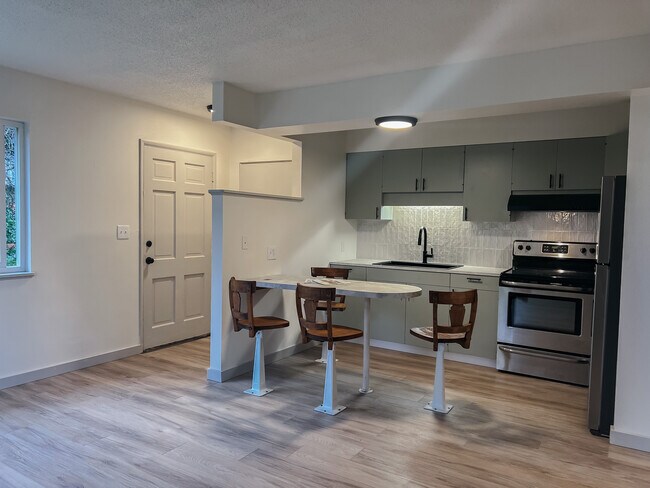 Foto del edificio - 113 E 6th St