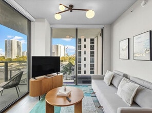 Building Photo - 11 NE 6th St