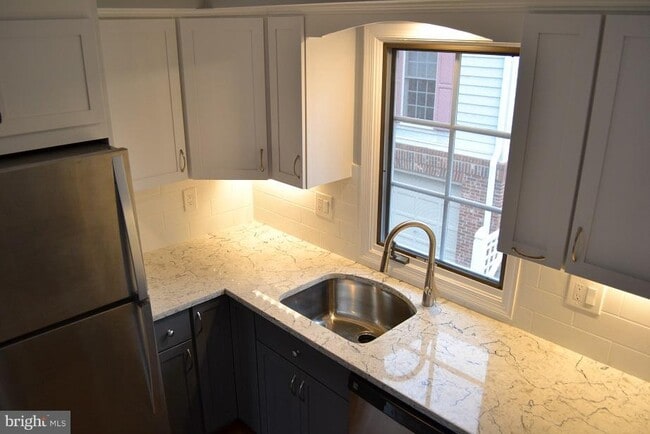 Building Photo - 809 Inspiration Ln