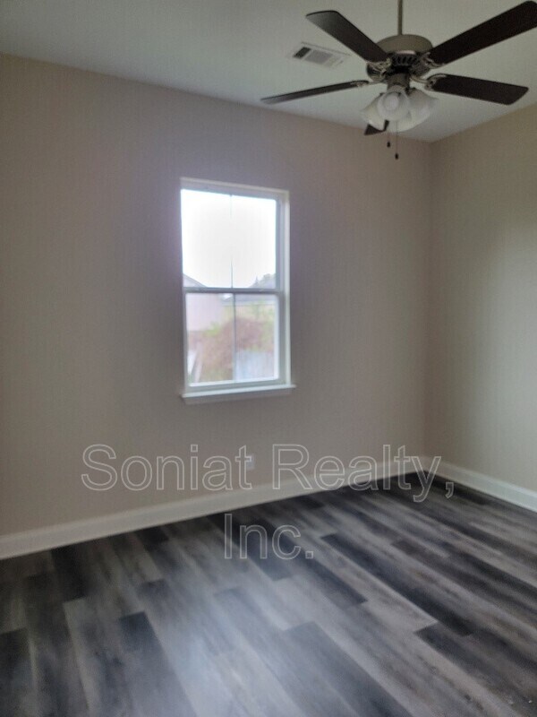 Building Photo - 4747 Eastview Dr