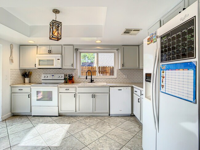 Building Photo - 1373 San Diego Ct