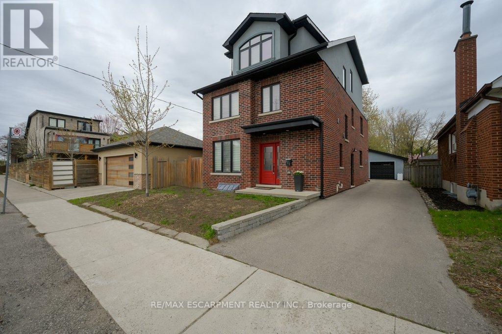 Photo principale - 820 Cosburn Ave.