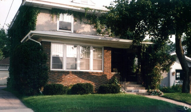 Building Photo - 1209 Wisconsin St