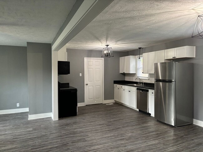 Building Photo - 135 N Meadow Dr