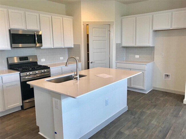 Building Photo - 4601 Tully Dr