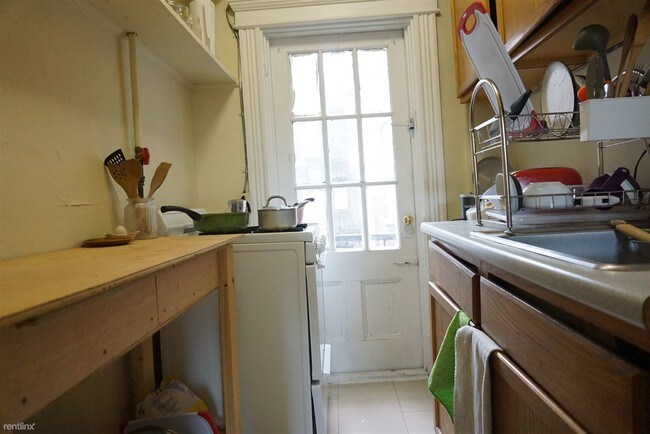 Foto del edificio - 1 br, 1 bath  - 11 Royce Rd # 17YX