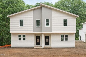 Building Photo - 2811 Wilcox Pl