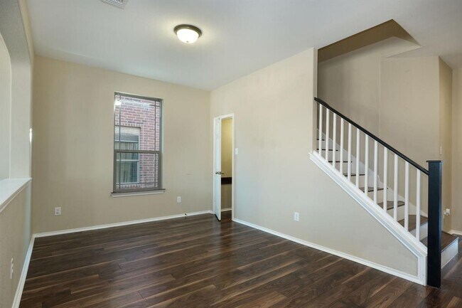 Foto del edificio - 1244 Yellow Iris Rd